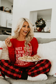 I Just Wanna Bake Stuff and Watch Christmas Movies Tee