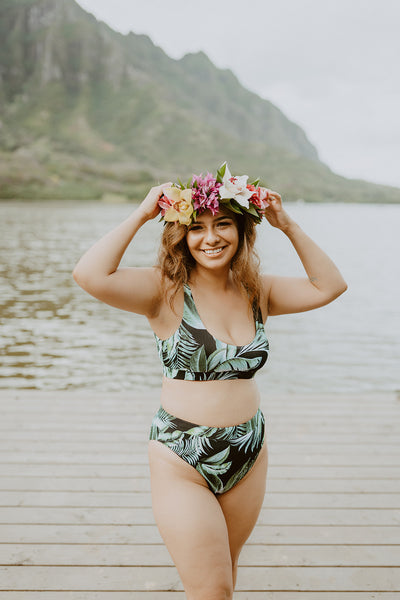 Hot Topic & Tropic Ribbed Bikini Top (Black)